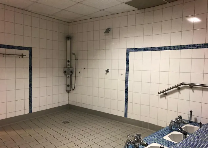Modernes Mit Pool Und Sauna